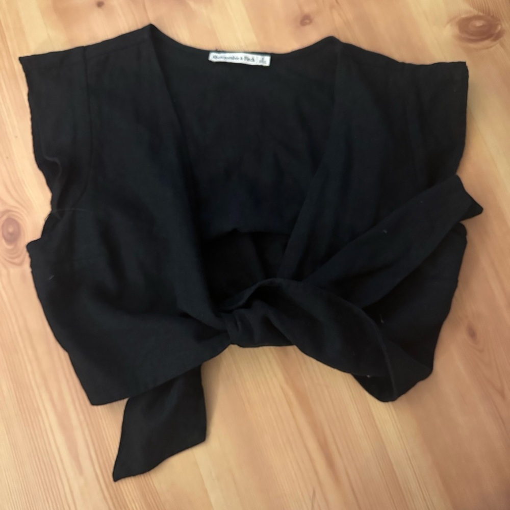 Abercrombie & Fitch Black Flutter Sleeve Tie-Front Crop Blouse